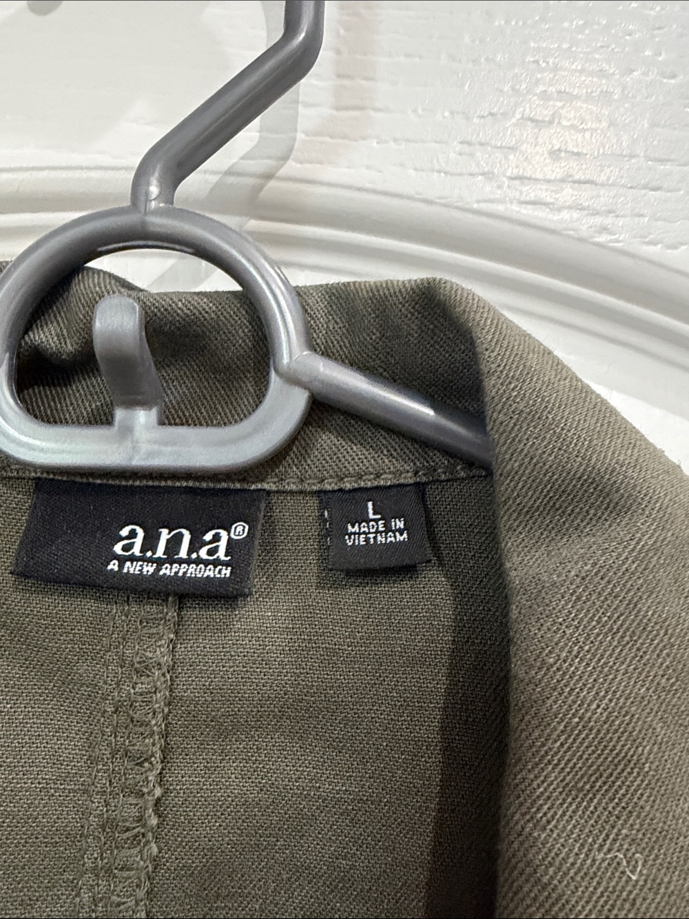 a.n.a army green  Utility Vest with Multiple Pockets NWT - Picture 2 of 5